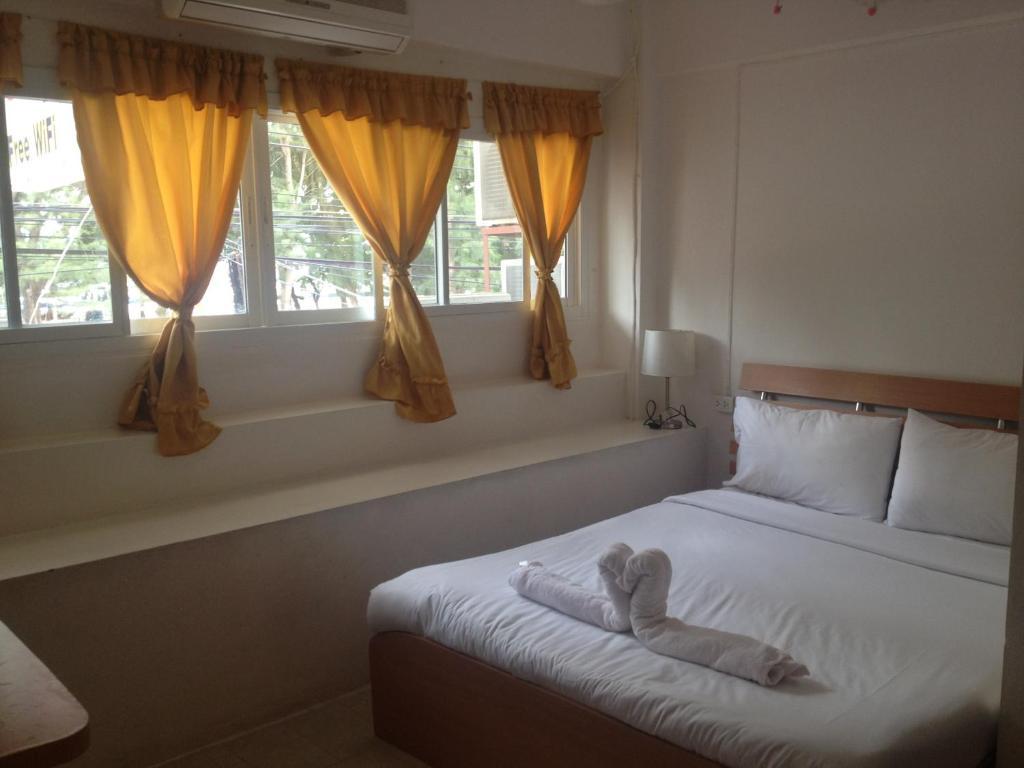 Cha-Am Seaside Hotel Room photo